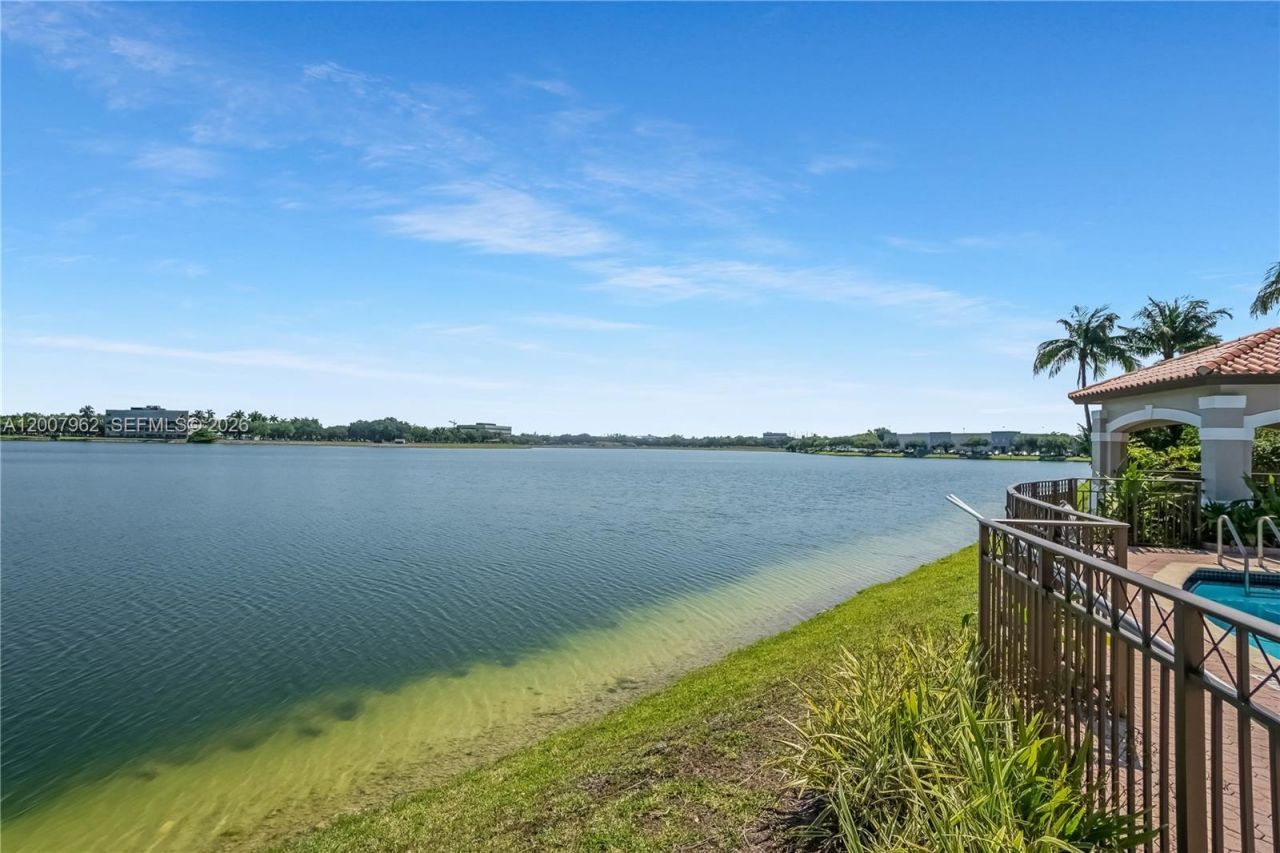 8334 NW 144th Ter, Miami Lakes, FL 33016 Photo
