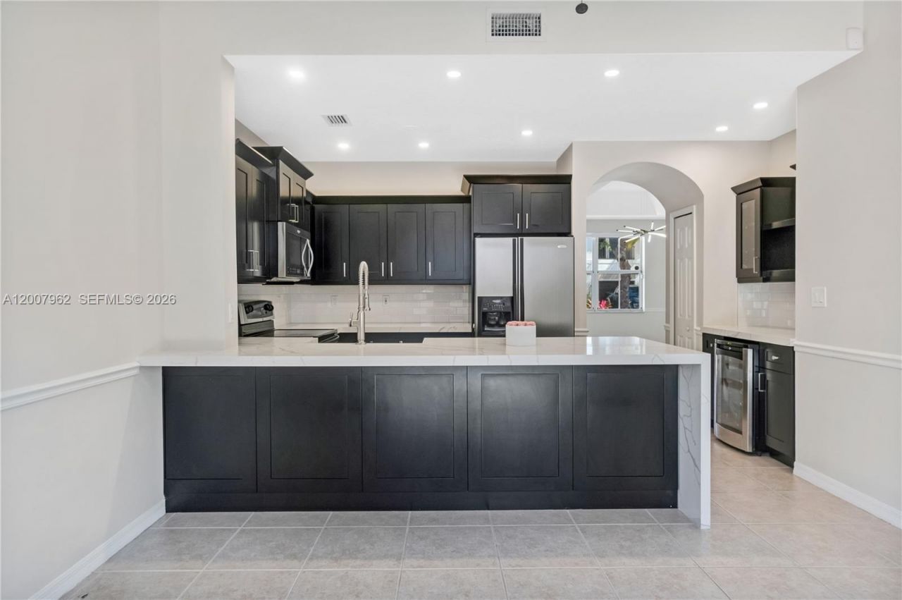 8334 NW 144th Ter, Miami Lakes, FL 33016 Photo
