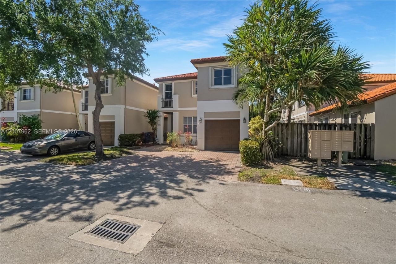 8334 NW 144th Ter, Miami Lakes, FL 33016 Photo