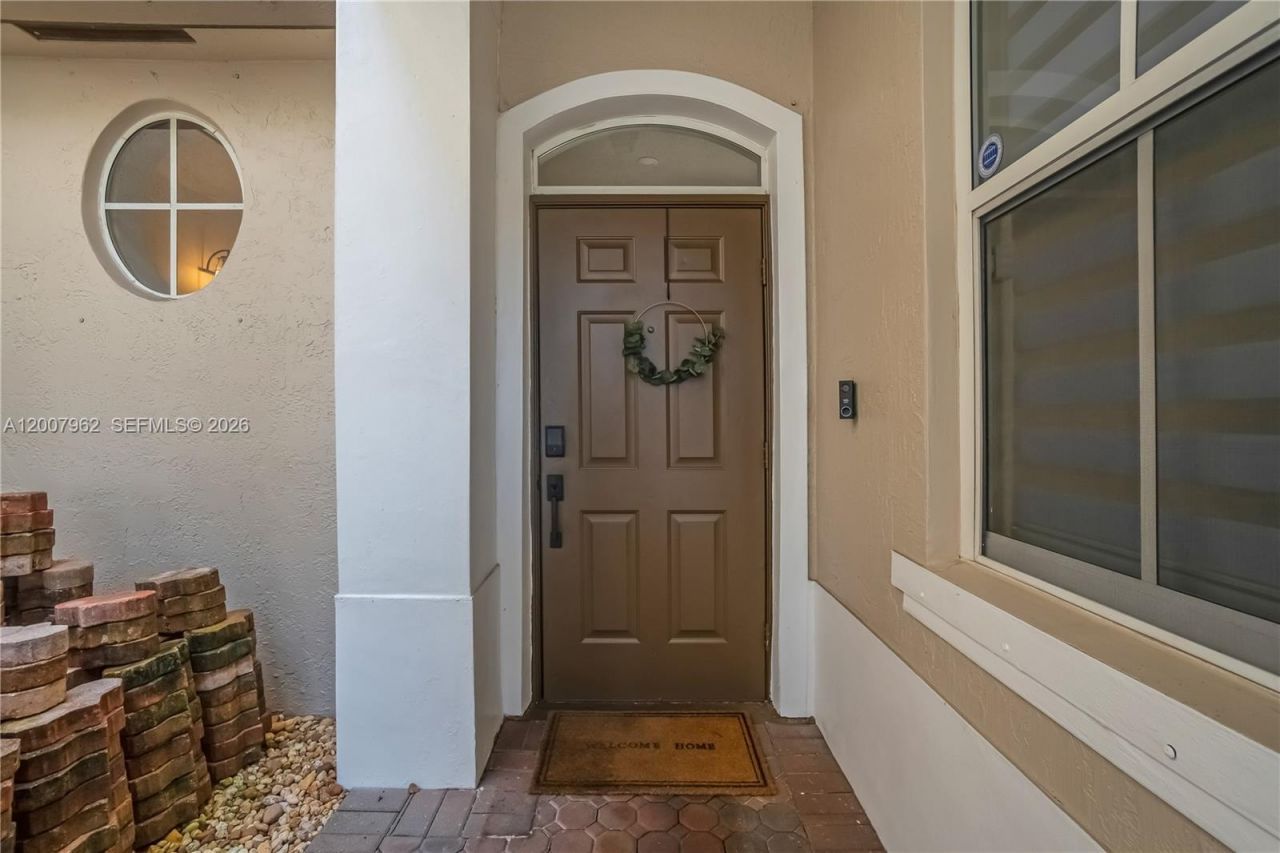 8334 NW 144th Ter, Miami Lakes, FL 33016 Photo