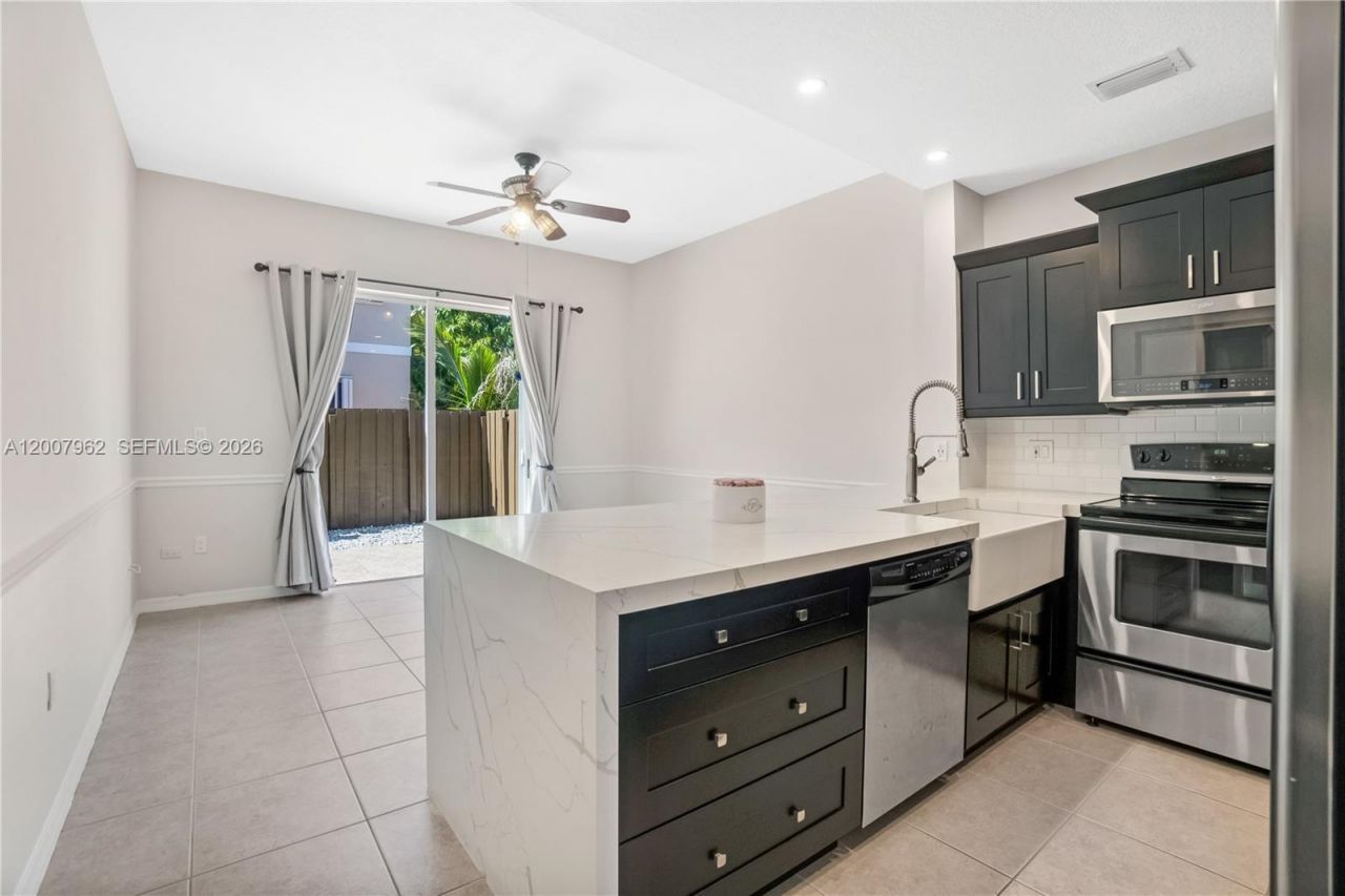 8334 NW 144th Ter, Miami Lakes, FL 33016 Photo