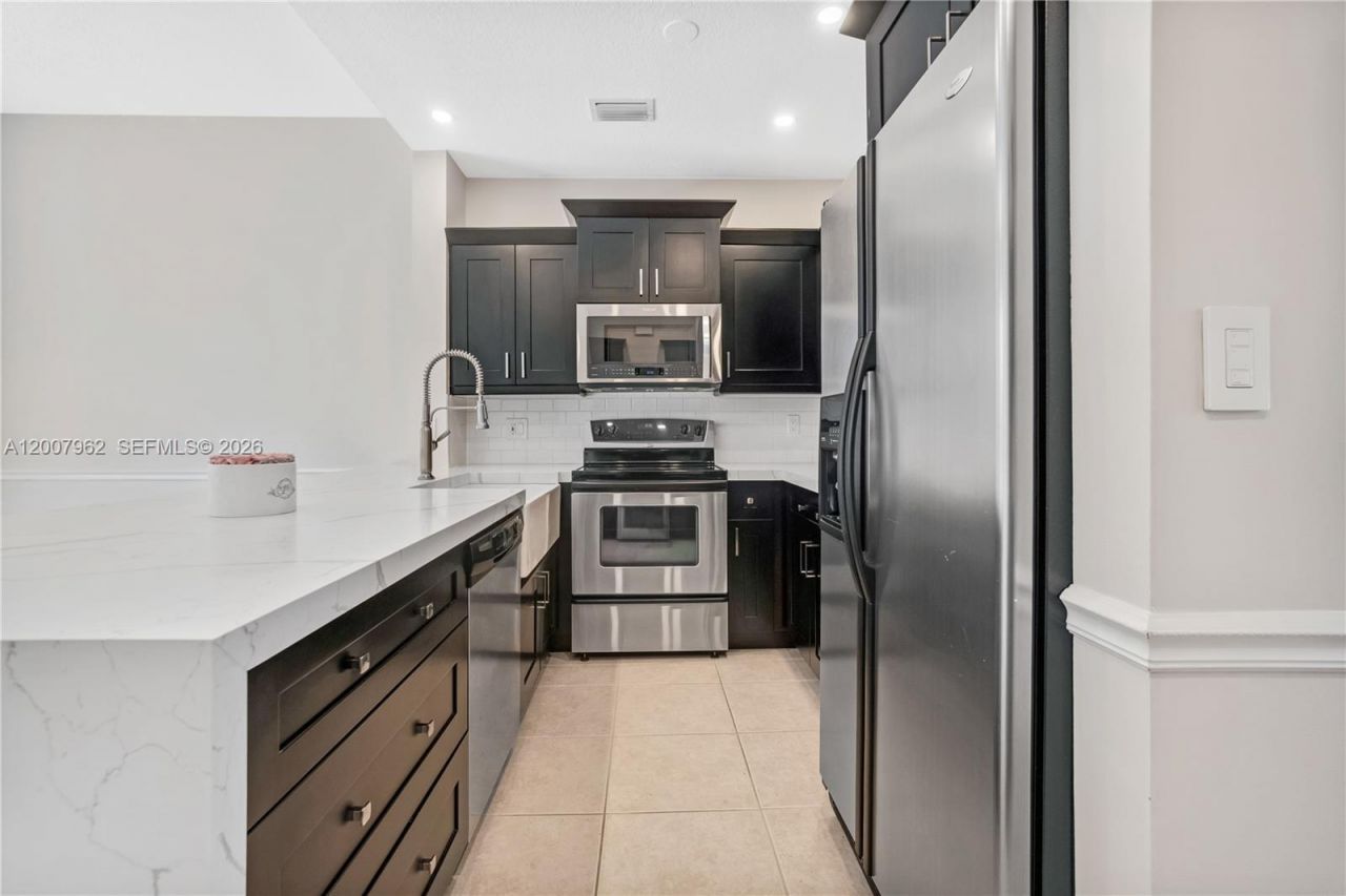 8334 NW 144th Ter, Miami Lakes, FL 33016 Photo