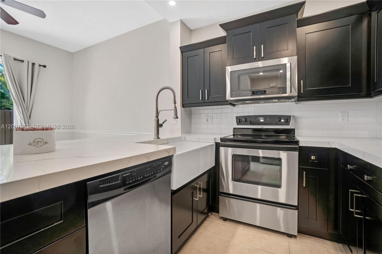 8334 NW 144th Ter, Miami Lakes, FL 33016 Photo