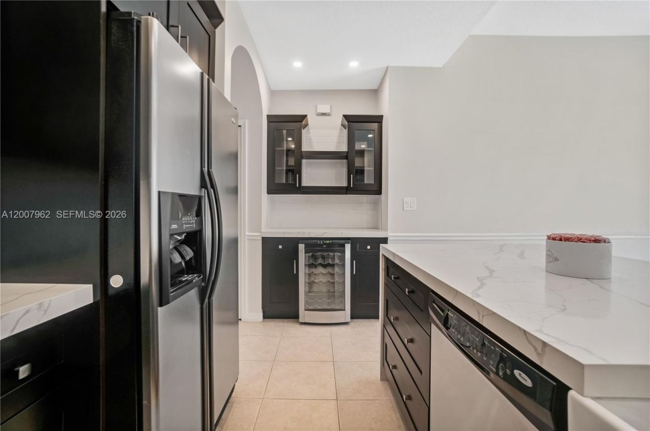 8334 NW 144th Ter, Miami Lakes, FL 33016 Photo
