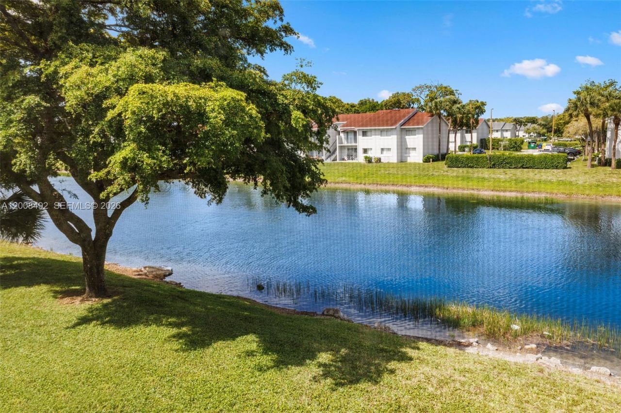 145 Lake Nancy Ln, Unit 230, West Palm Beach, FL 33411 Photo