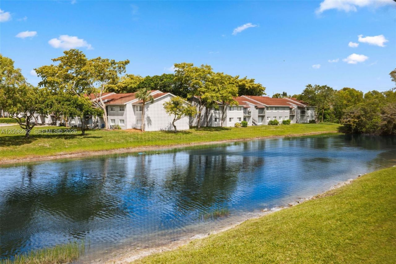 145 Lake Nancy Ln, Unit 230, West Palm Beach, FL 33411 Photo