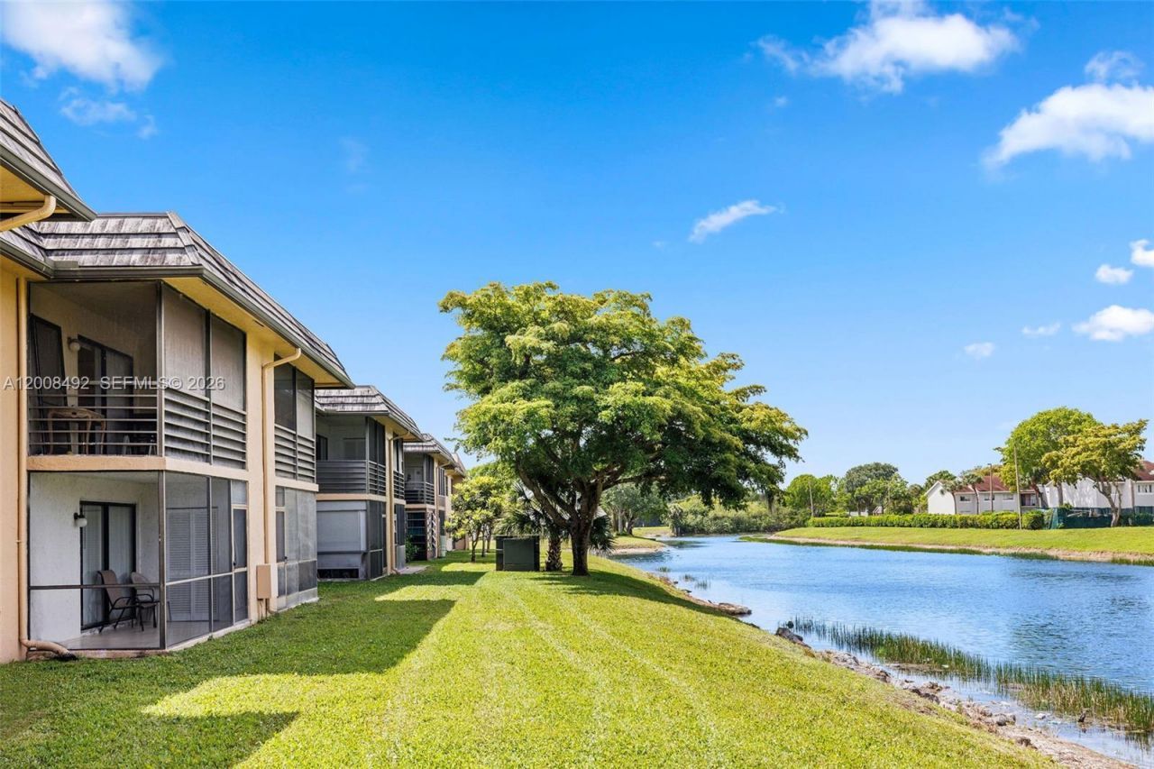 145 Lake Nancy Ln, Unit 230, West Palm Beach, FL 33411 Photo