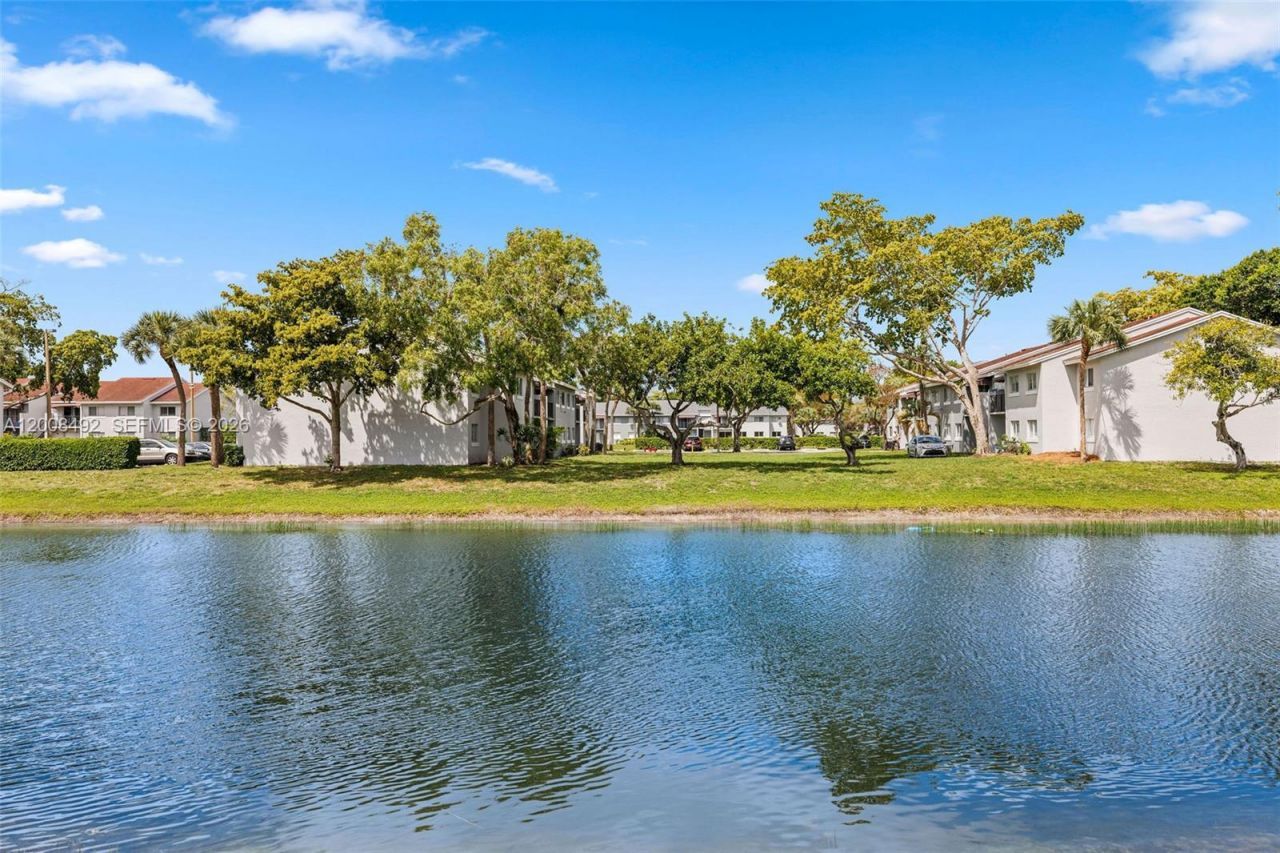 145 Lake Nancy Ln, Unit 230, West Palm Beach, FL 33411 Photo