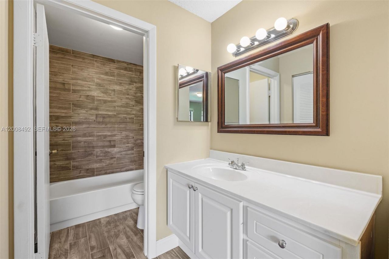 145 Lake Nancy Ln, Unit 230, West Palm Beach, FL 33411 Photo