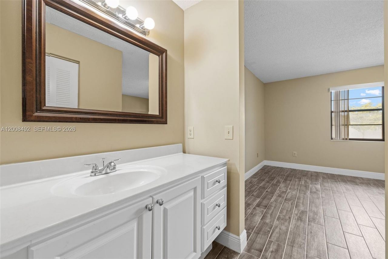145 Lake Nancy Ln, Unit 230, West Palm Beach, FL 33411 Photo