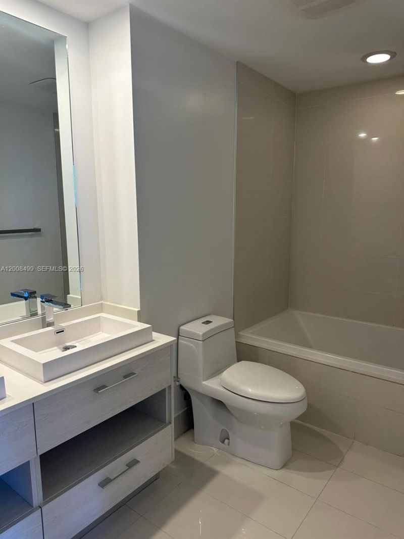 55 SW 9th St , Unit 2702, Miami, FL 33130 Photo
