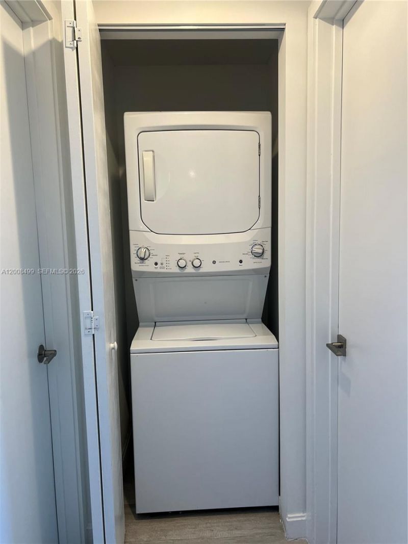 55 SW 9th St , Unit 2702, Miami, FL 33130 Photo