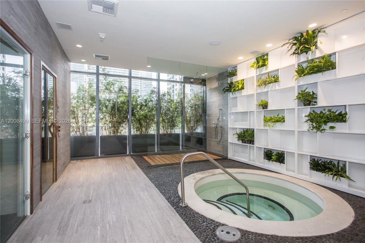 55 SW 9th St , Unit 2702, Miami, FL 33130 Photo