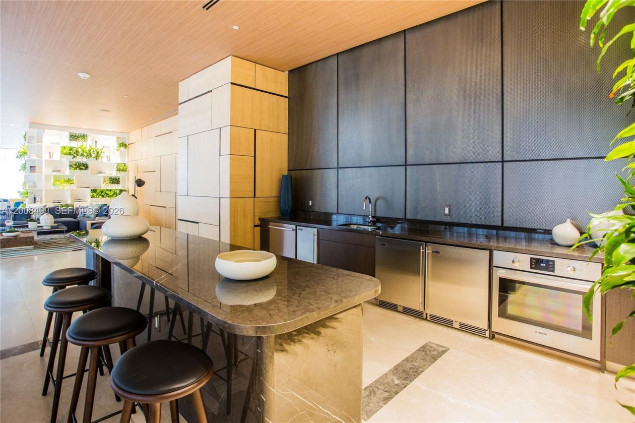 55 SW 9th St , Unit 2702, Miami, FL 33130 Photo