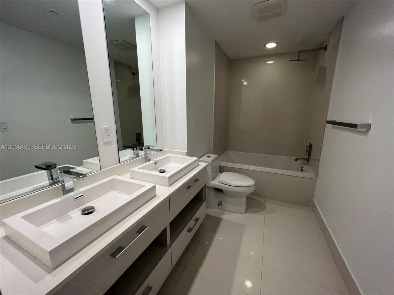 55 SW 9th St , Unit 2702, Miami, FL 33130 Photo