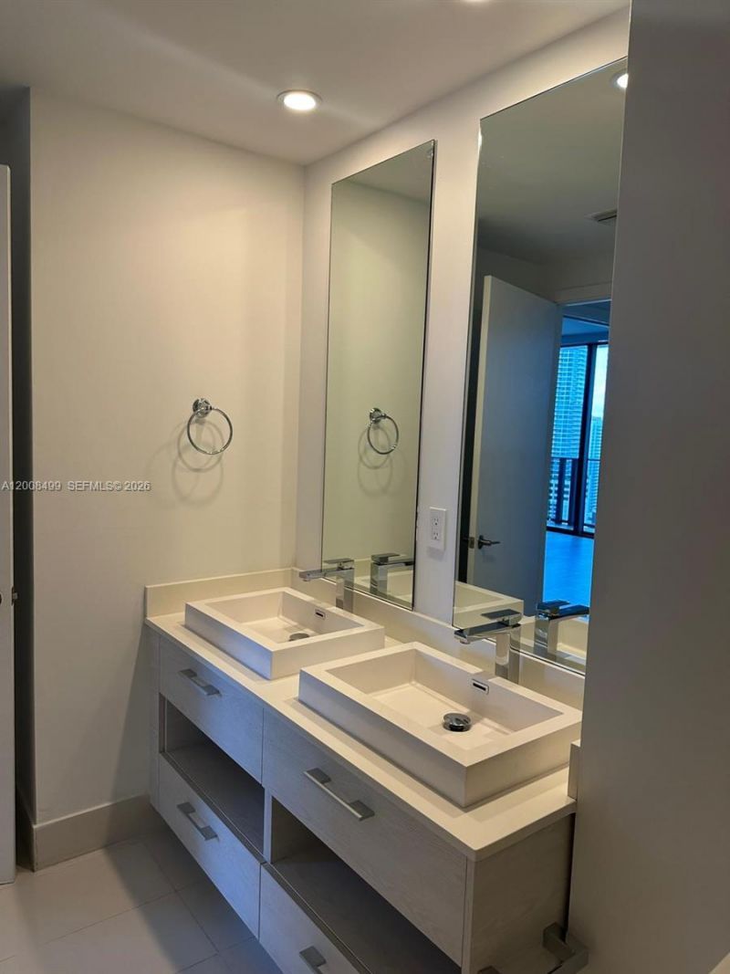 55 SW 9th St , Unit 2702, Miami, FL 33130 Photo