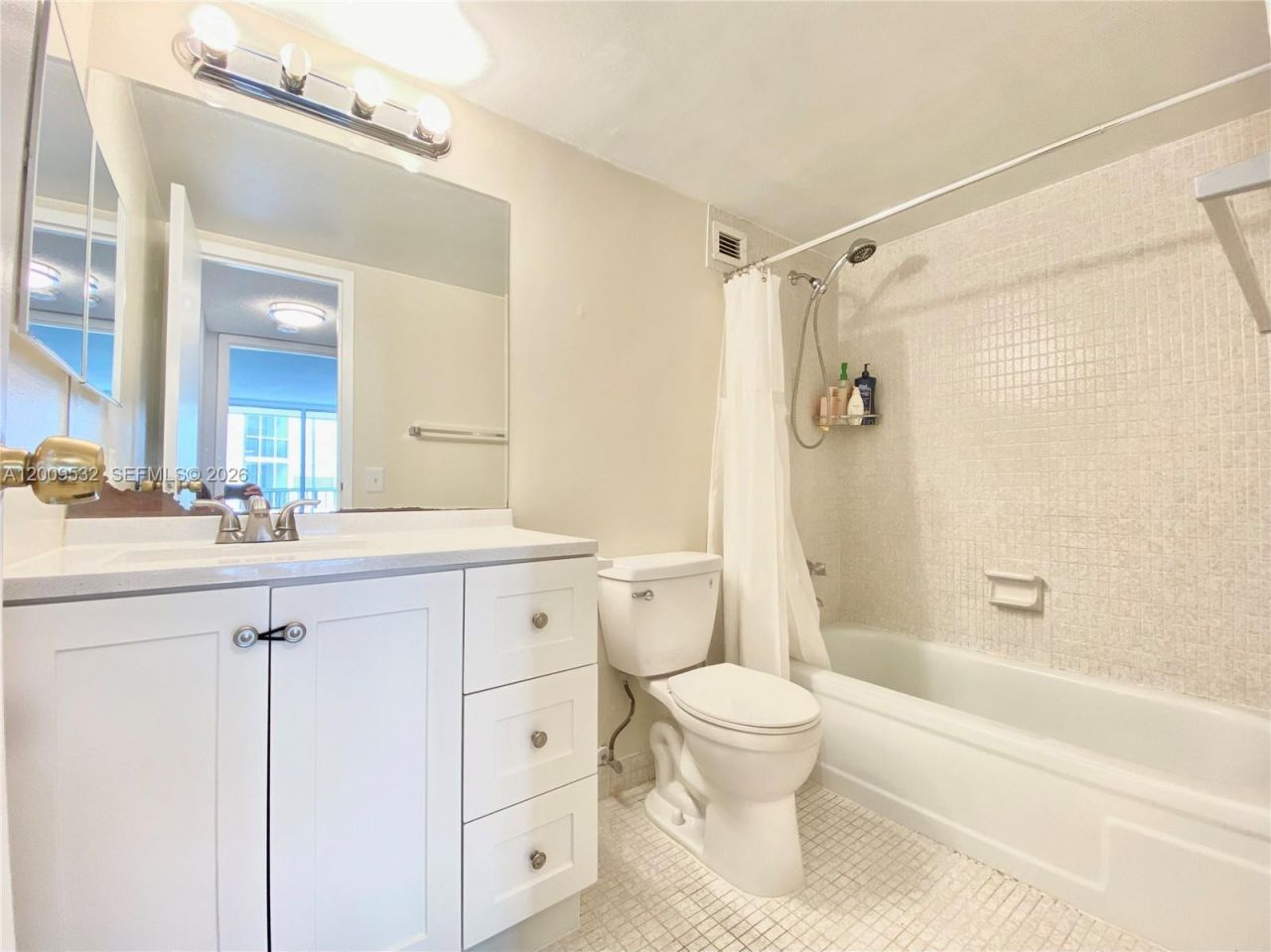 601 Three Islands Blvd , Unit 314, Hallandale Beach, FL 33009 Photo