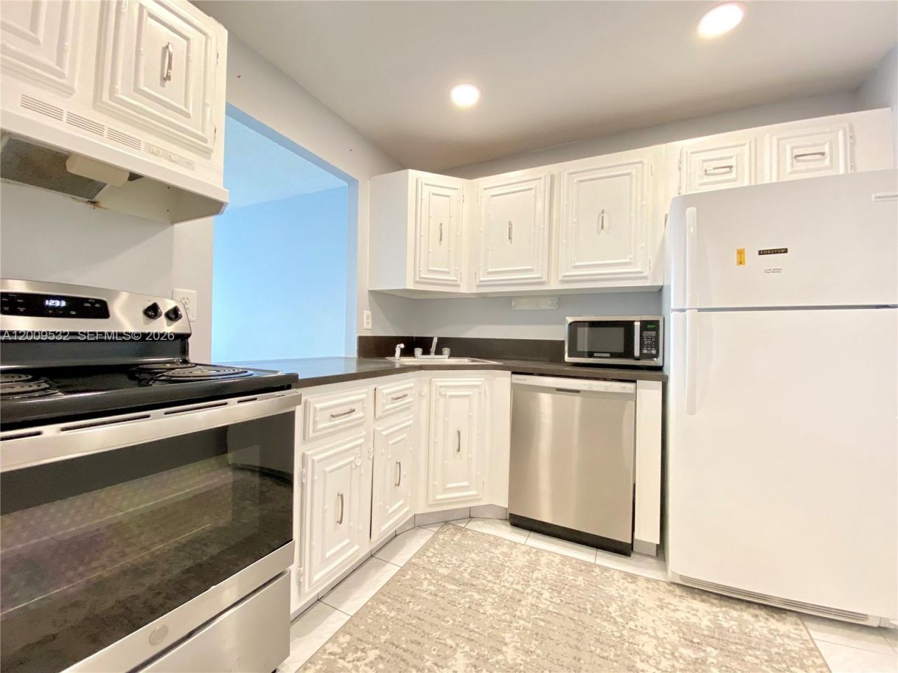 601 Three Islands Blvd , Unit 314, Hallandale Beach, FL 33009 Photo