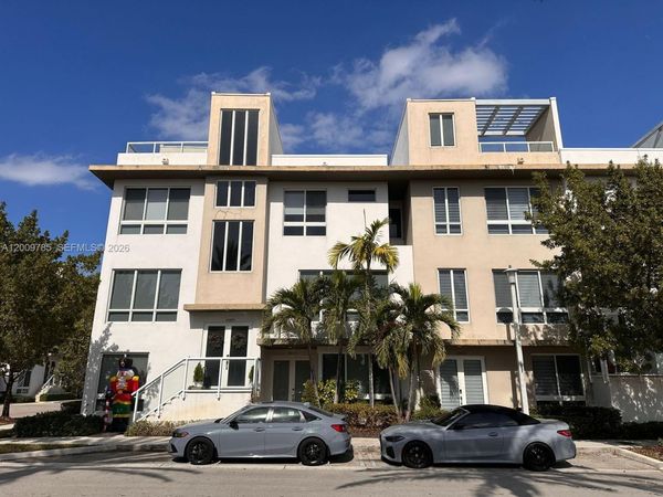10471 NW 66th St , Doral, FL 33178