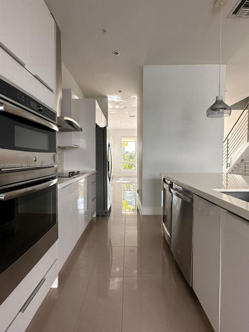 10471 NW 66th St , Doral, FL 33178 Photo