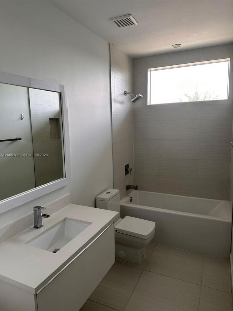 10471 NW 66th St , Doral, FL 33178 Photo