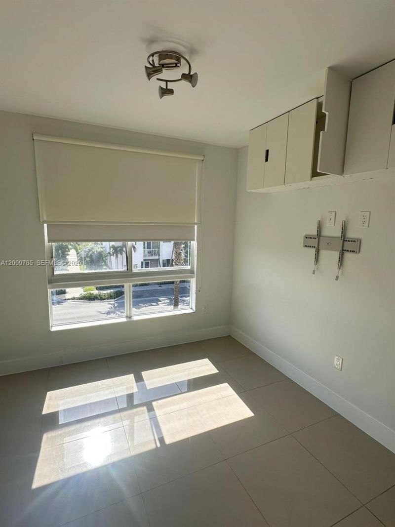 10471 NW 66th St , Doral, FL 33178 Photo