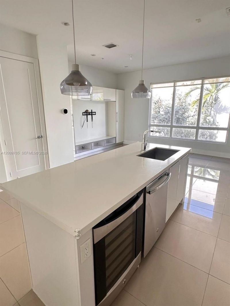 10471 NW 66th St , Doral, FL 33178 Photo