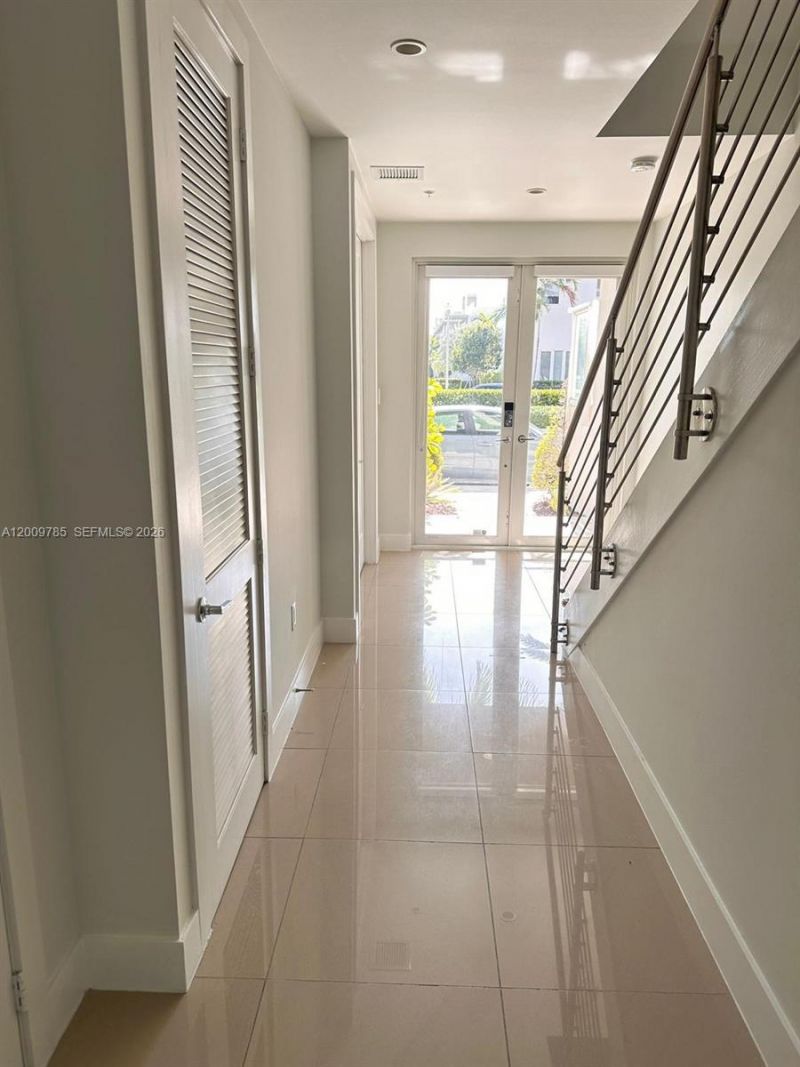 10471 NW 66th St , Doral, FL 33178 Photo