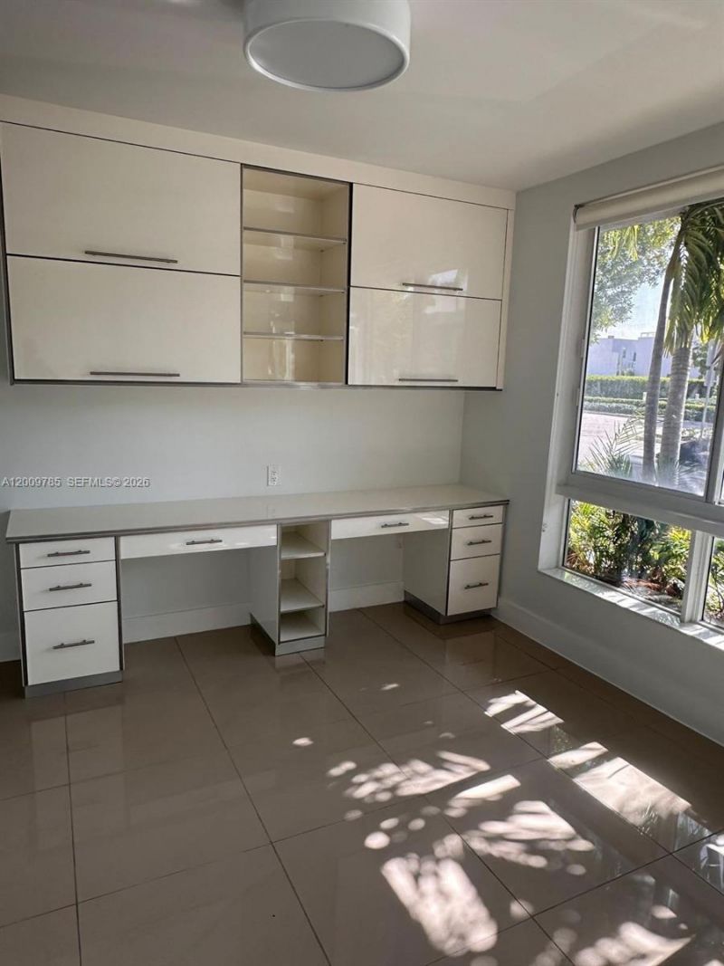 10471 NW 66th St , Doral, FL 33178 Photo