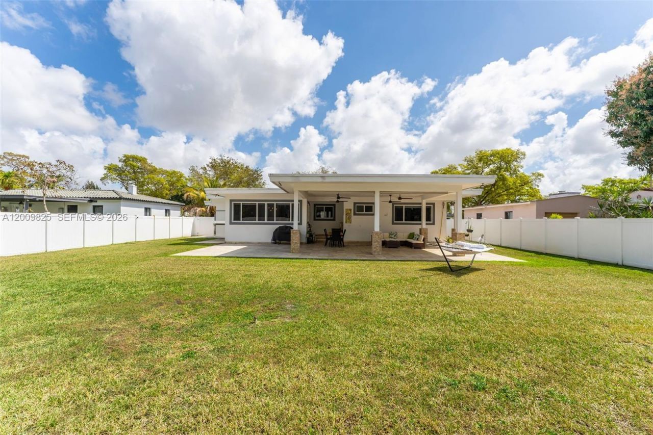 240 Lenape Dr, Miami Springs, FL 33166 Photo