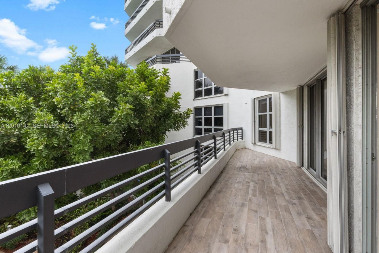 3500 Mystic Pointe Dr , Unit 302, Aventura, FL 33180 Photo