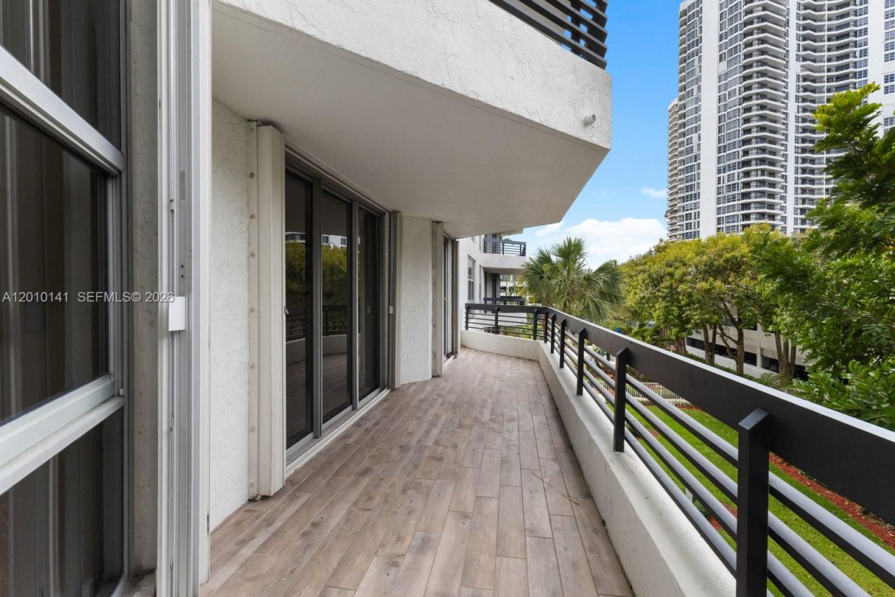 3500 Mystic Pointe Dr , Unit 302, Aventura, FL 33180 Photo
