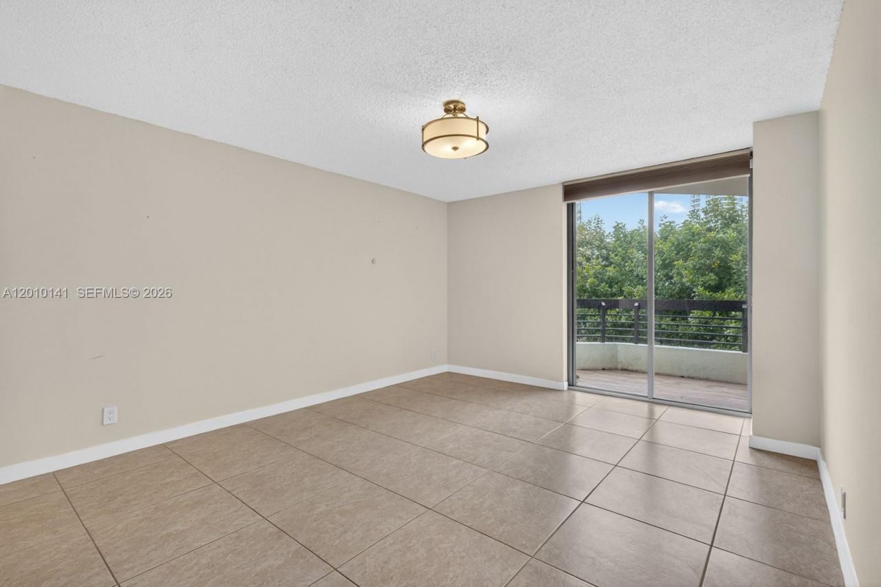 3500 Mystic Pointe Dr , Unit 302, Aventura, FL 33180 Photo
