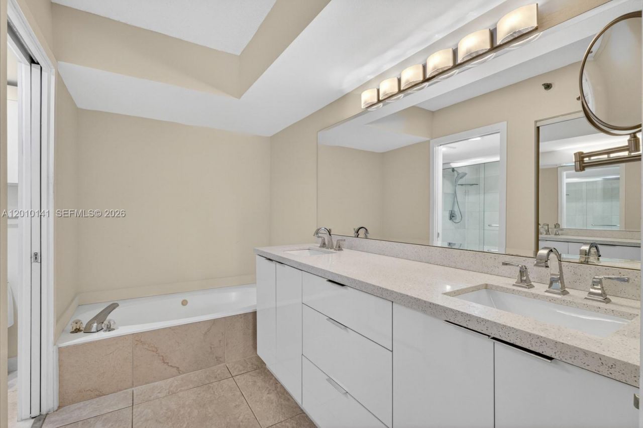 3500 Mystic Pointe Dr , Unit 302, Aventura, FL 33180 Photo