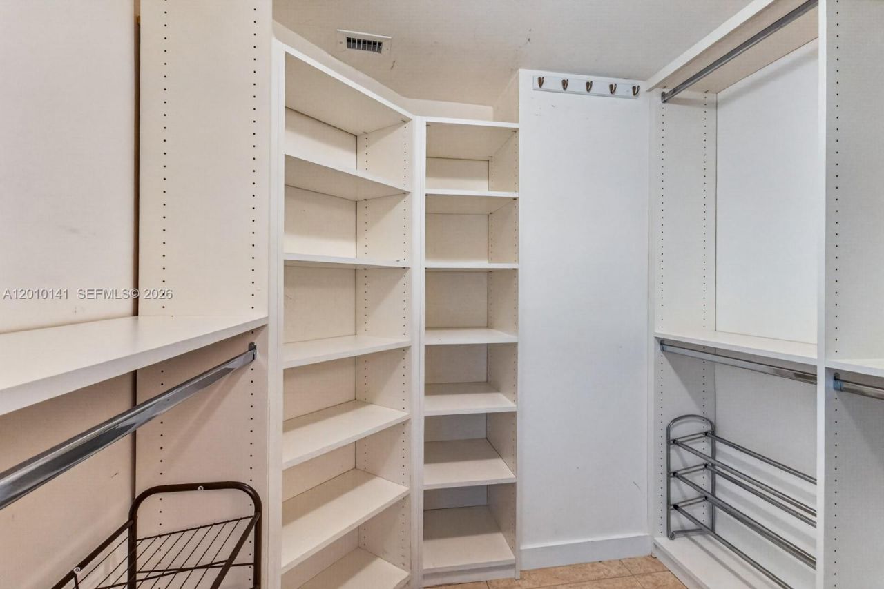 3500 Mystic Pointe Dr , Unit 302, Aventura, FL 33180 Photo