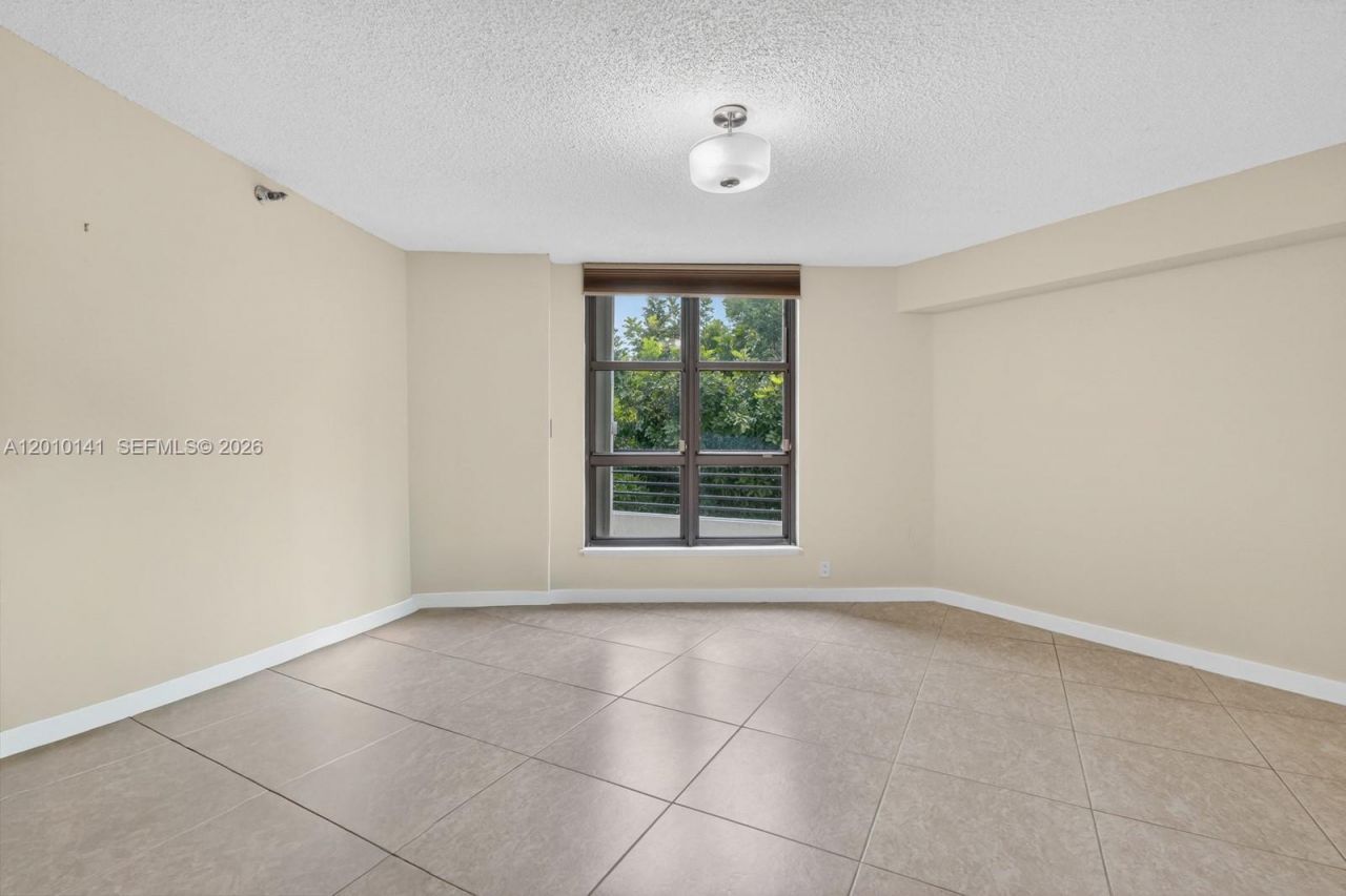3500 Mystic Pointe Dr , Unit 302, Aventura, FL 33180 Photo