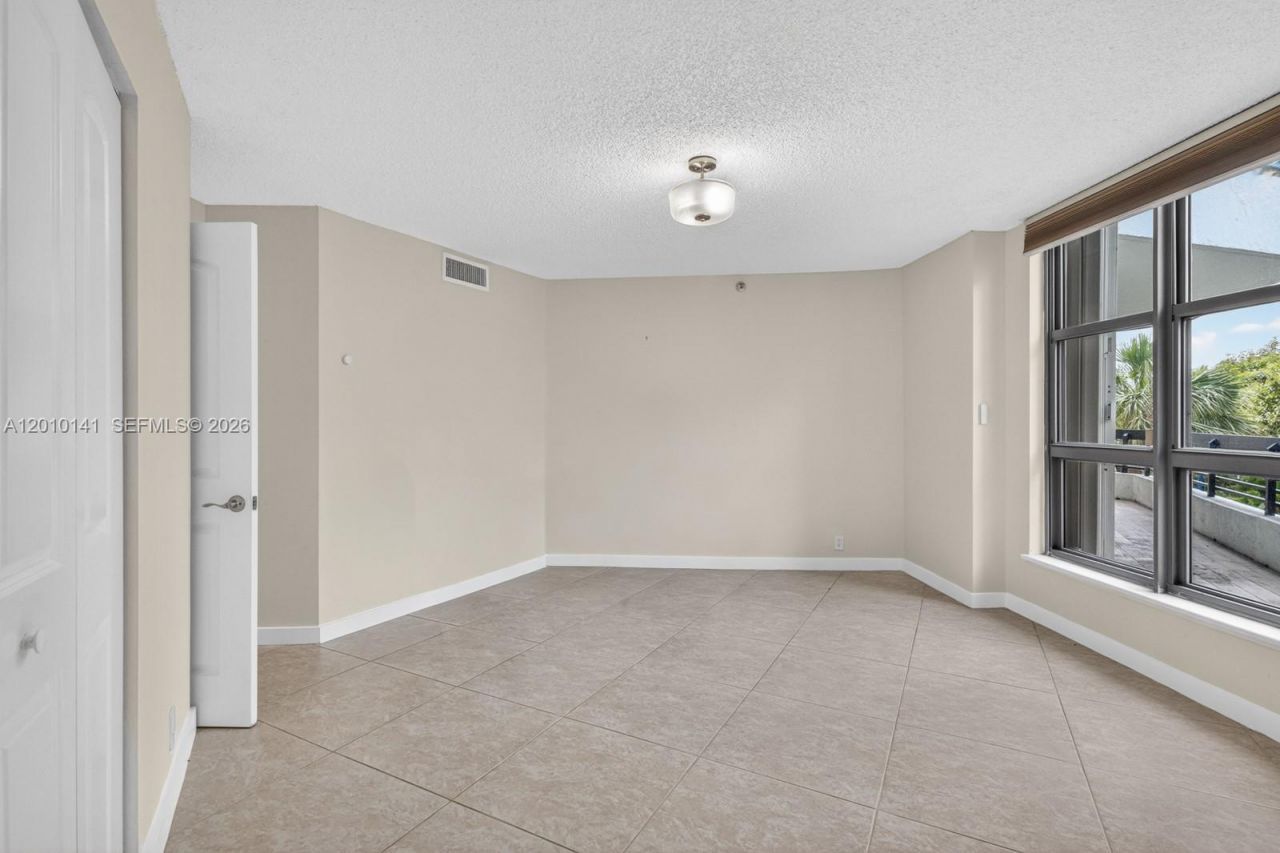 3500 Mystic Pointe Dr , Unit 302, Aventura, FL 33180 Photo