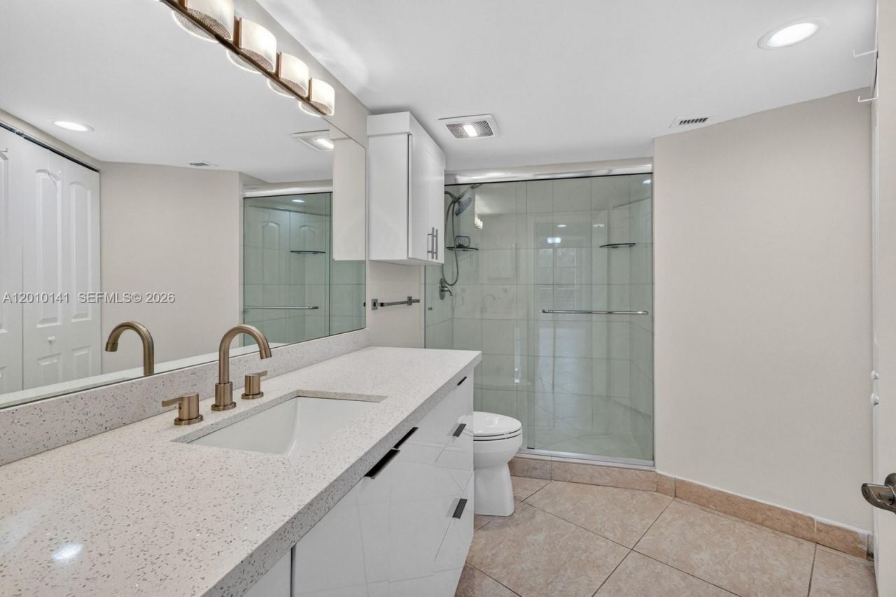 3500 Mystic Pointe Dr , Unit 302, Aventura, FL 33180 Photo