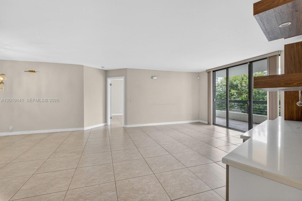 3500 Mystic Pointe Dr , Unit 302, Aventura, FL 33180 Photo