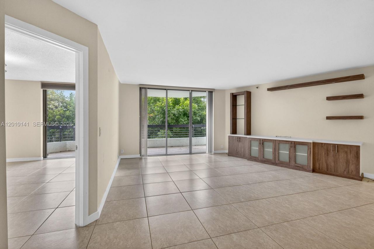 3500 Mystic Pointe Dr , Unit 302, Aventura, FL 33180 Photo