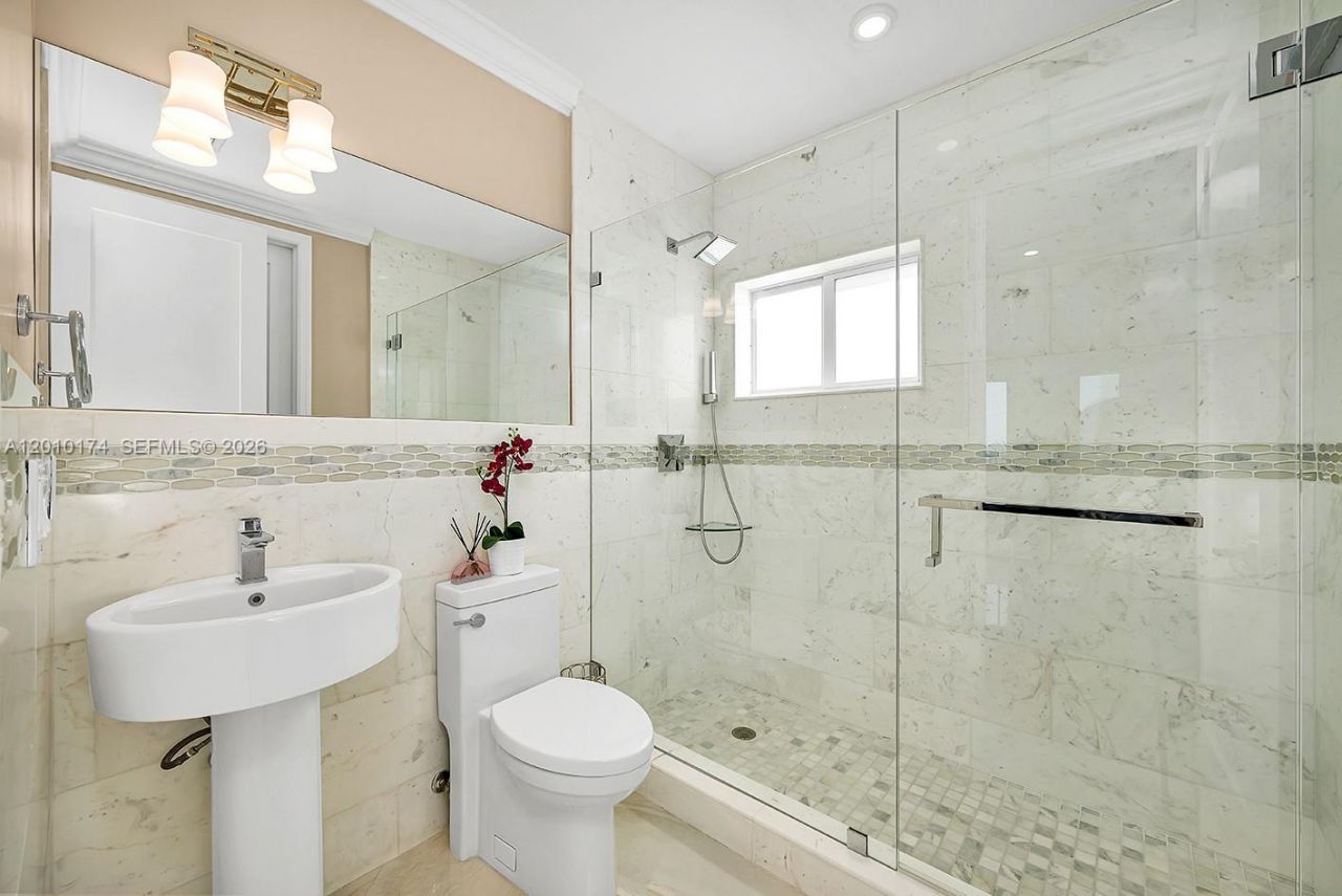 112 N Bounty Ln , Key Largo, FL 33037 Photo