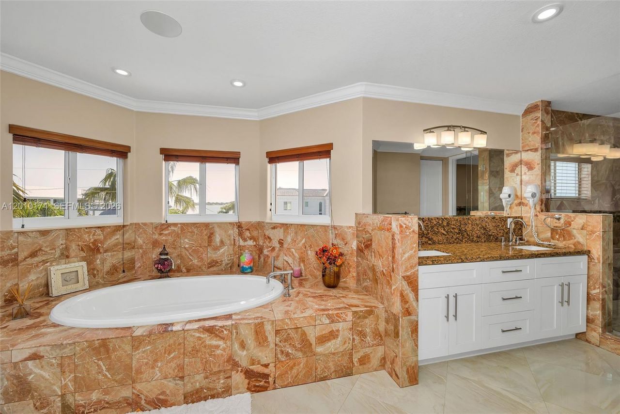 112 N Bounty Ln , Key Largo, FL 33037 Photo
