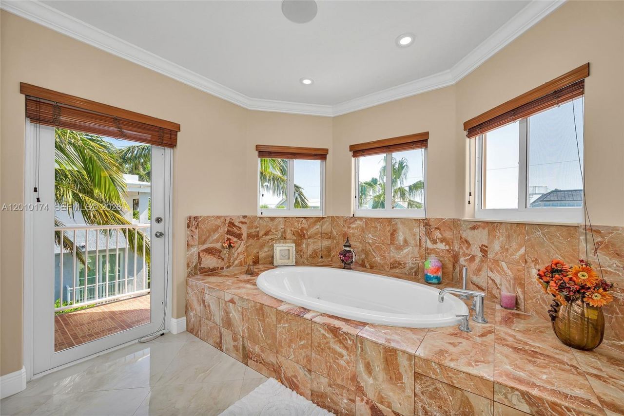 112 N Bounty Ln , Key Largo, FL 33037 Photo
