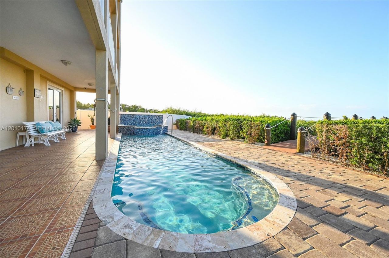112 N Bounty Ln , Key Largo, FL 33037 Photo