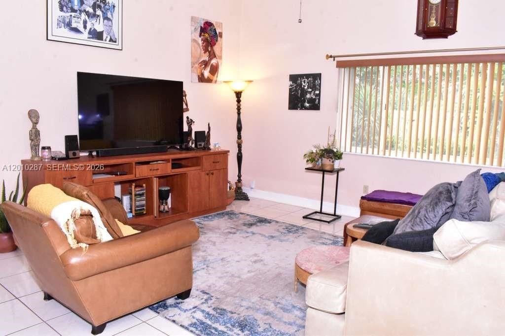1231 SW 102nd Ave, Pembroke Pines, FL 33025 Photo