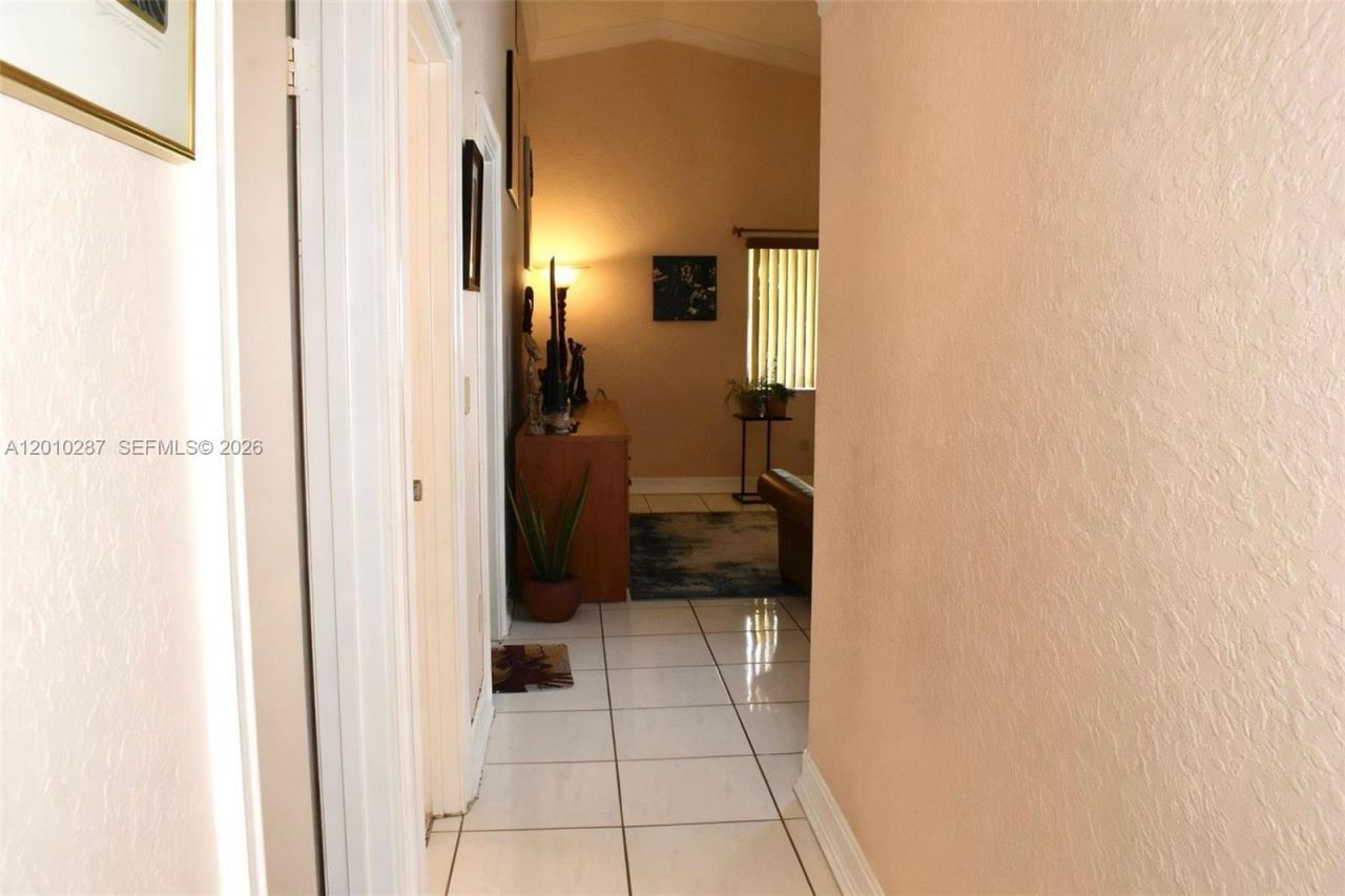 1231 SW 102nd Ave, Pembroke Pines, FL 33025 Photo