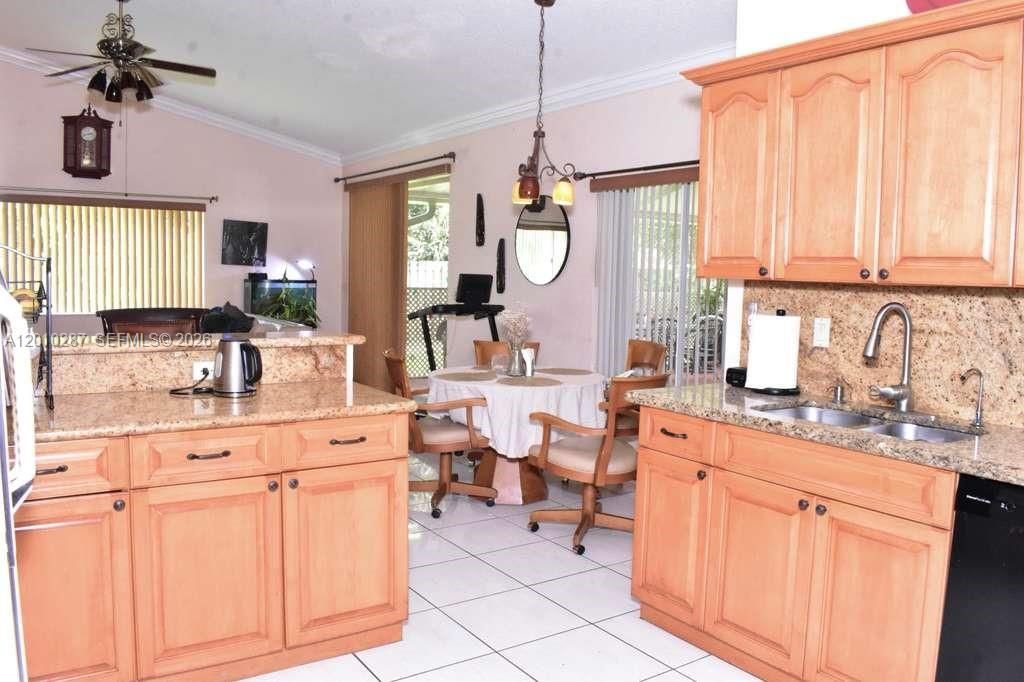 1231 SW 102nd Ave, Pembroke Pines, FL 33025 Photo