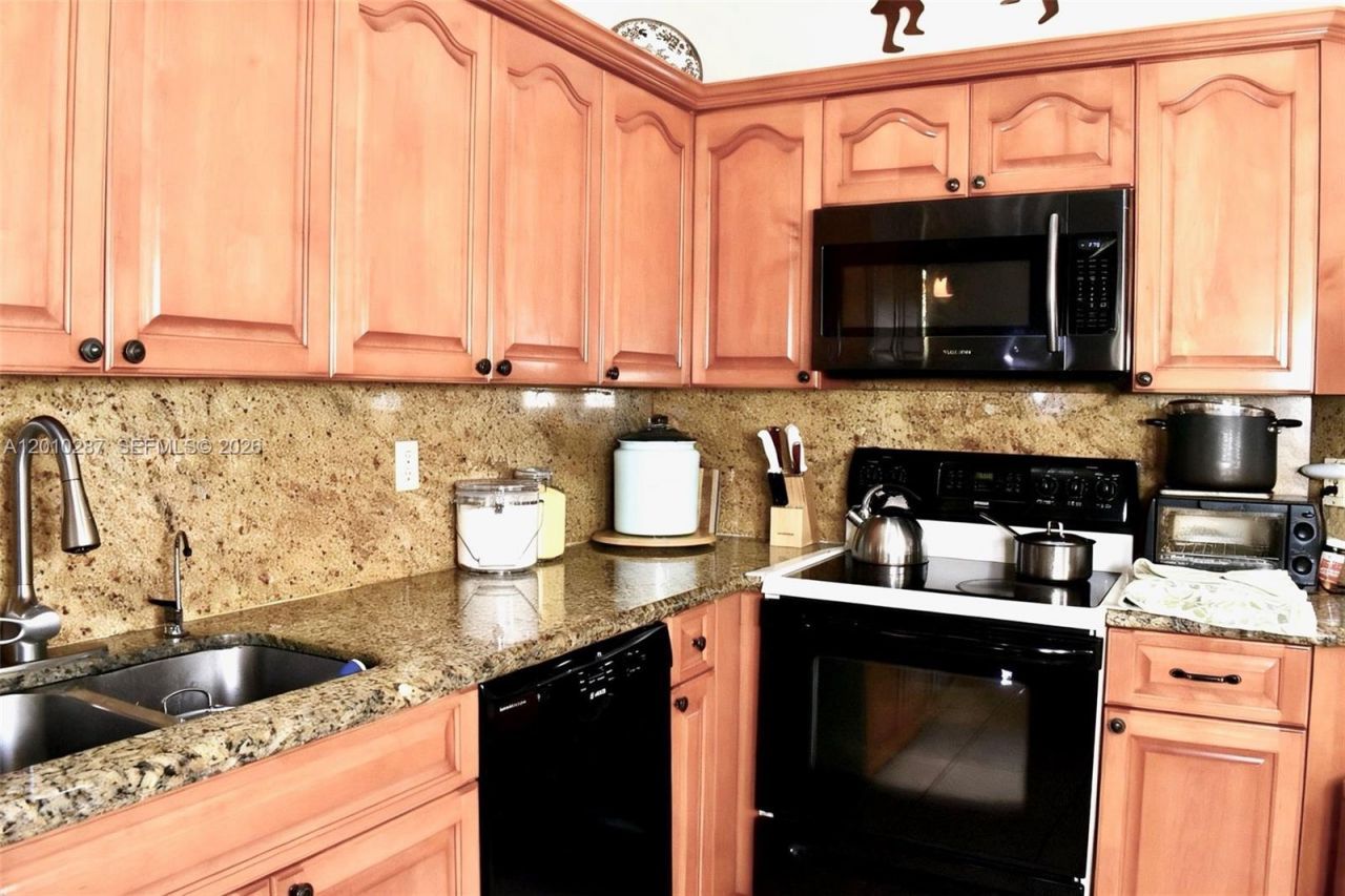 1231 SW 102nd Ave, Pembroke Pines, FL 33025 Photo