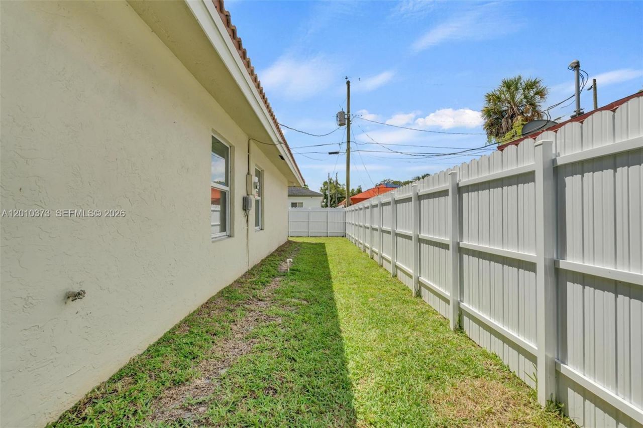 2762 NW 9th Ct, Fort Lauderdale, FL 33311 Photo