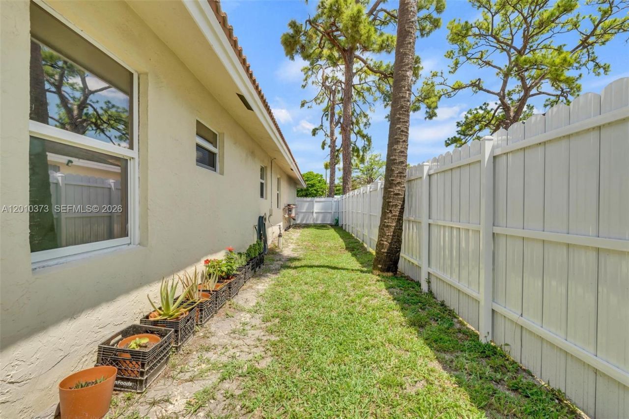 2762 NW 9th Ct, Fort Lauderdale, FL 33311 Photo